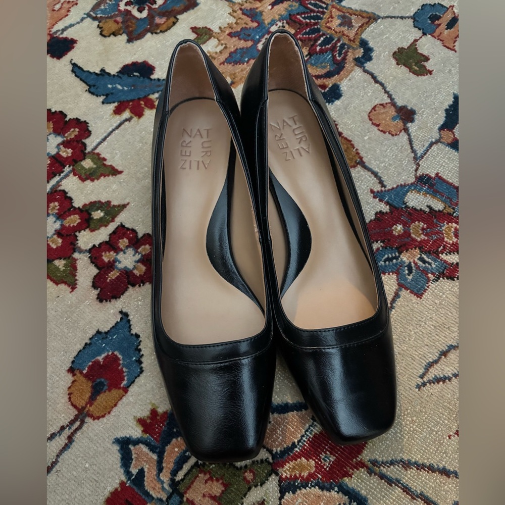 Naturalizer Black Leather Heels